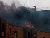 Хуситы подожгли нефтеперегонный завод в Адене