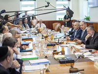 На заседании правительства. Иерусалим, 5 июля 2015 года