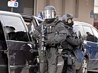 Под Парижем вооруженные грабители удерживают 10 заложников
