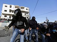 Арабы забросали полицейских камнями в Иерусалиме