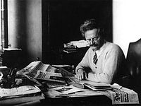 Лев Троцкий в своем кабинете в доме на острове Буюкада, 1931 год