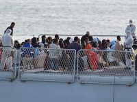 Спасены 1.800 нелегалов, пытавшихся достичь берегов Италии. Пятеро погибли  