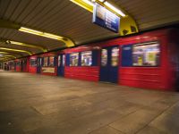   На одной из станций метро Осло обнаружен подозрительный предмет: саперы изучают находку  
