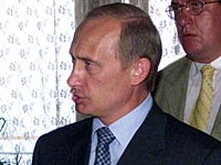 Владимир Путин после гибели подлодки "Курск". Август 2002 года