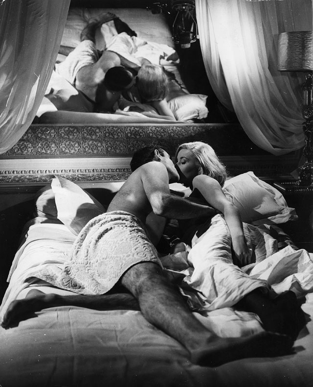 Шон Коннери и Даниэла Бьянки во время съемок кинокартины "Из России с любовью". 1963 год