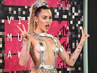 Майли Сайрус на церемонии MTV Video Music Awards. 30 августа 2015 года