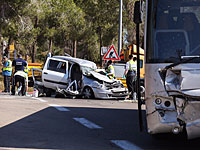 В Хадере водитель автобуса, потеряв управление, протаранил несколько автомобилей  