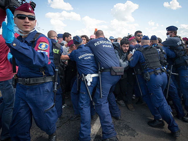 Миграционный кризис в Венгрии: столкновения между мигрантами и полицией