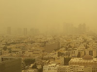 Пыльная буря в Израиле: фотоэтюд в осенних тонах