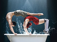 Шоу Soap в Тель-Авиве: цирковая акробатика в ванной комнате