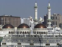 На Великую мечеть Мекки упал башенный кран, десятки погибших