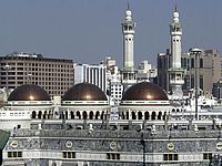 Число жертв обрушения крана в мечети Мекки превысило 100 человек