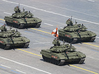 Танки Т-90 на военном параде в Москве 9 мая 2015 года