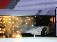 Компания Porsche представила полностью электрический суперкар