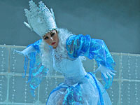 В ближайшем декабре Московский цирк на льду представит в Израиле своеобразный синтез фигурного катания, цирковых трюков и балета в спектакле "Снежная королева"