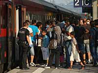Хаос на вокзале Будапешта: полиция отступила, мигранты заполнили поезда