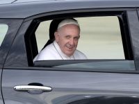 Папа Римский предпочел трапезу с бездомными обеду на Капитолийском холме