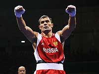 Бокс: побывав дважды в нокдауне, Рахим Чахкиев победил в Москве