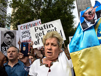 Десятки украинских активистов приняли участие в антипутинской манифестации в Нью-Йорке. 28 сентября 2015 года