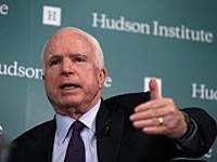 Сенатор Маккейн: Россия бомбит "Свободную Армию Сирии", которую обучает ЦРУ