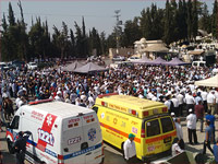 Около 2 тысяч человек приняли участие в похоронах жертв теракта в Самарии