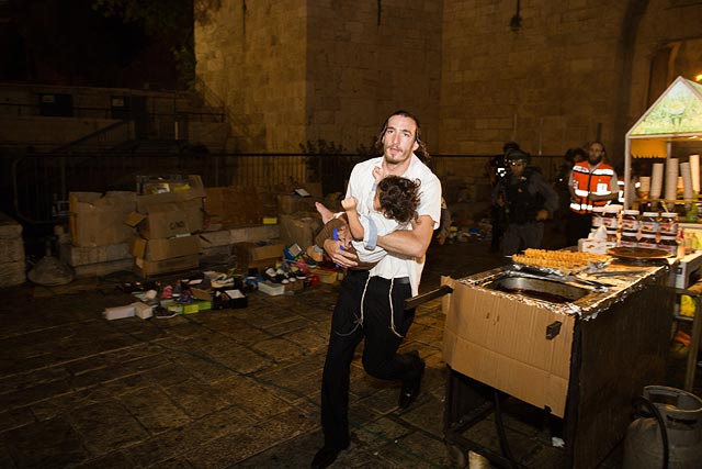 На месте теракта около Львиных ворот в Старом городе     Иерусалима. 3 октября 2015 года 