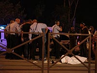 Тело террориста, напавшего на 15-летнего еврейского подростка у Шхемских ворот в Старом городе Иерусалима. 4 октября 2015 года 