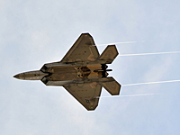 США перебросили на Ближний Восток два звена F-22