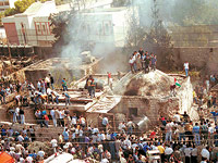 Арабы-мусульмане на гробнице Йосефа в октябре 2000 года