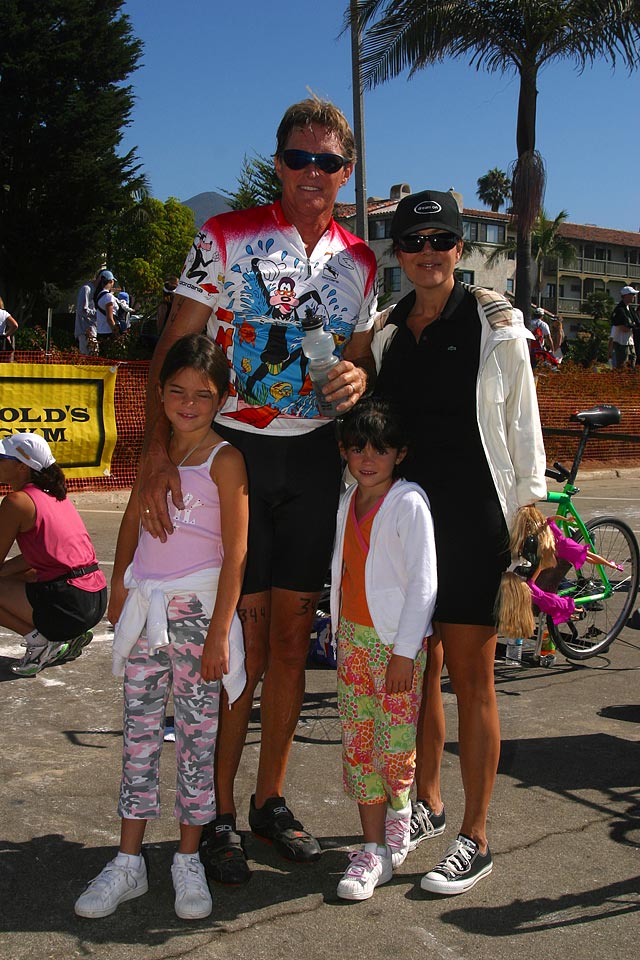 Кендалл Дженнер с родителями и сестрой в 2003 году