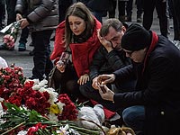 У мемориала жертвам крушения самолета. Санкт-Петербург, 1 ноября 2015 года  