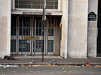 Возле театра Bataclan, подвергшегося нападению террористов. 14.11.2015