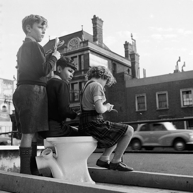 Новый унитаз. Лондон. 1954