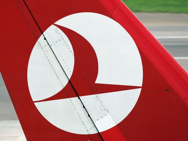 Турецкий самолет, летевший из Нью-Йорка в Анкару, сел в Канаде из-за угрозы теракта