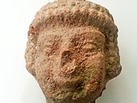 Восьмилетний мальчик нашел в Бейт-Шемеше голову статуэтки периода Первого Храма   