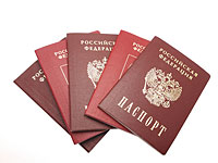 Россия заняла 40-ю строчку. Ее паспорт стоит 52 доллара (73 часа работы), и он открывает двери в 100 стран