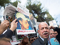 Хусейн Саид Абу Хдэйр, отец Мохаммеда Абу Хдэйр говорит со СМИ возле лкружного суда в Иерусалиме, 30 ноября 2015 года