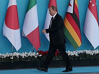 Владимир Путин назвал причину своего опоздания на парижский саммит