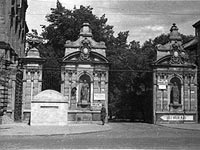 Ворота Варшавского университета. 1944 год