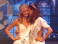 Авигайль Алпатов и  Мааян Керен на конкурсе "Мисс Израиль 2015"