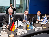 Председатель Бундестага профессор Норберт Ламмерт со своим израильским коллегой, спикером Кнессета Юлием Эдельштейном