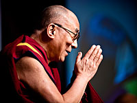 Далай-лама призвал Запад наладить диалог с "Исламским государством"