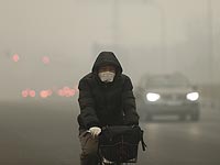 В Пекине впервые объявлен "красный" уровень экологической опасности