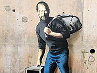 Мигранты в Кале "продают" граффити Бэнкси: портрет "сирийского беженца" Стива Джобса