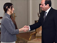 Надя Мурад и президент Египта Абд аль-Фаттах ас-Сиси. Каир, 26 декабря 2015 года