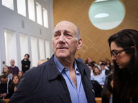 Эхуд Ольмерт в суде. 29 декабря 2015 года