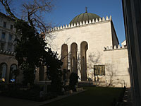 Внутренний двор и кладбище синагоги, Будапешт