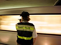 Подозрение на теракт в Лондоне: мужчина с ножом напал на пассажиров метро 