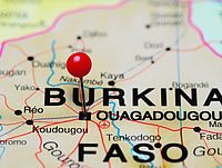Террористы атаковали отель в столице Буркина-Фасо: захвачены заложники, есть жертвы