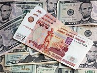 Курс рубля продолжает резко снижаться  